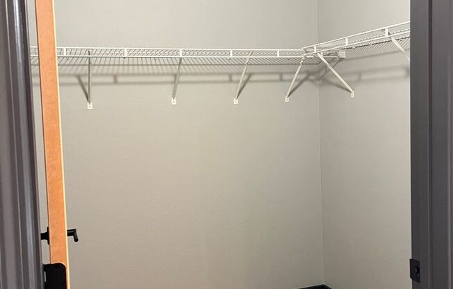 Studio, 1 bath, 640 sqft, $1,085, Unit 403