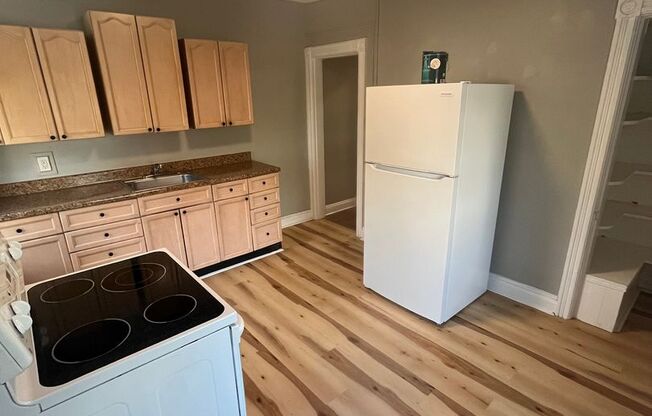 1 bed, 1 bath, $1,100, Unit 2FE5