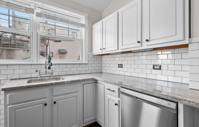 FIRST MONTH RENT FREE** Row home with hardwood flrs. throughout. Haverford SD, walk to Bryn Mawr Hospital! Small pets ok!