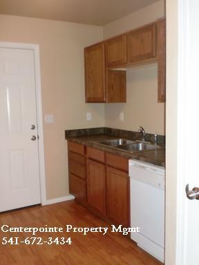 2 beds, 1 bath, $1,200, Unit Bass5269