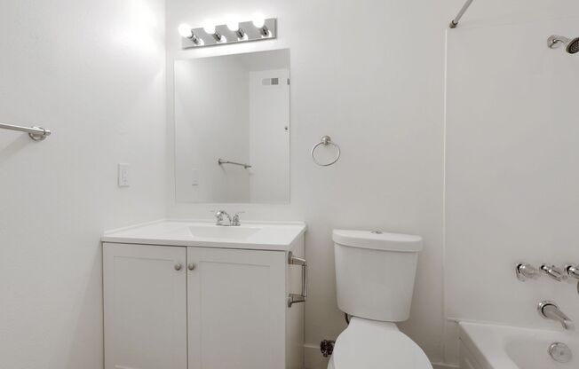 2 beds, 1 bath, 850 sqft, $1,675, Unit 9100-11