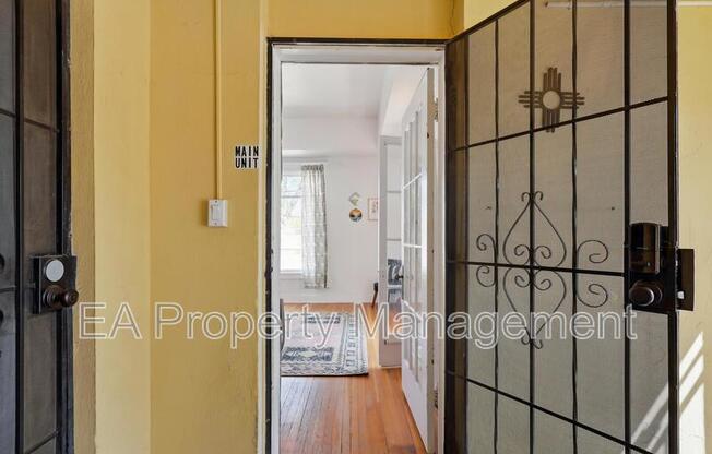 223 EDITH BLVD SE