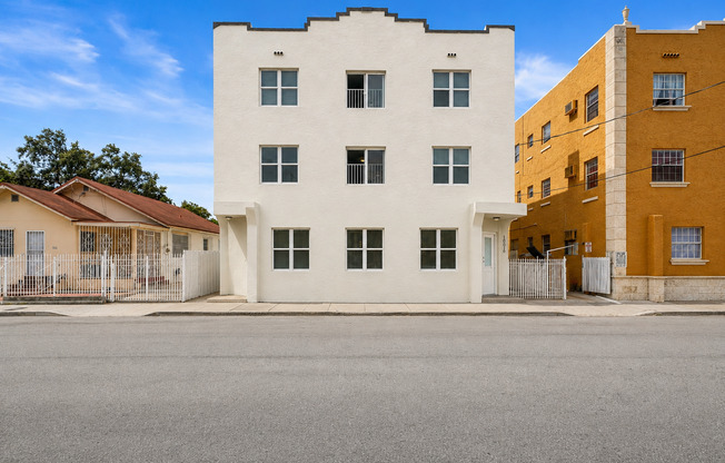 1051 NW 2 ST