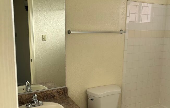 2 beds, 2 baths, 957 sqft, $1,015, Unit 66