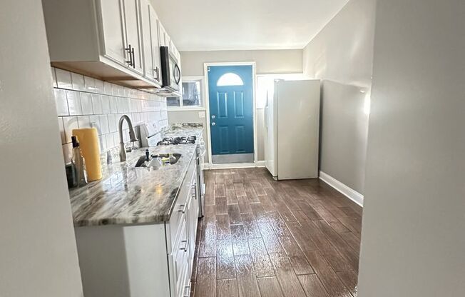 Spacious 4BR Rowhome Near Ellwood Park, Washer/Dryer Included