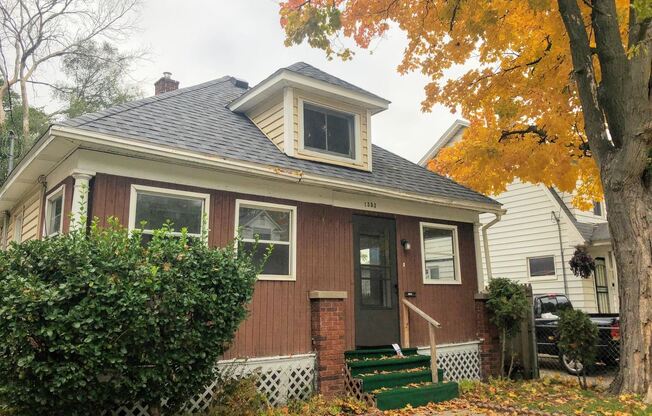 1353 Ewing SE