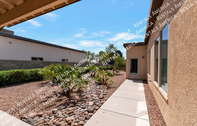 922 S FREMONT AVE