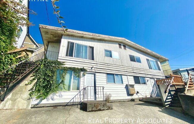 826 28 AVE S