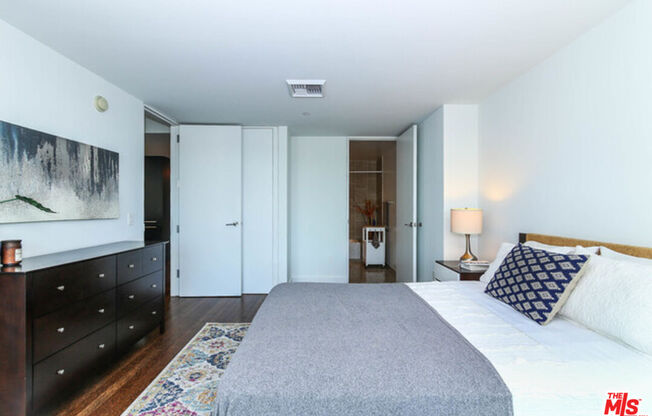 2 beds, 2.5 baths, 1,700 sqft, $5,250, Unit 10N