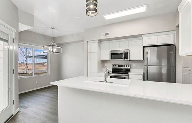 South Ridge Apts Luxury Apartment w/ Modern Amenities!