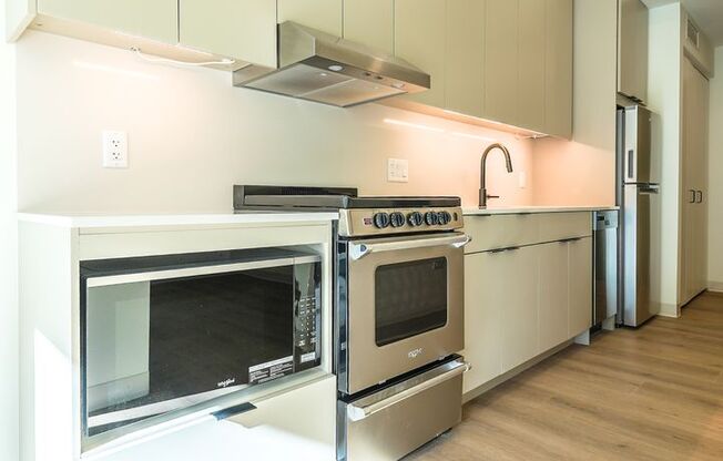 1 bed, 1 bath, 389 sqft, $2,665, Unit 332