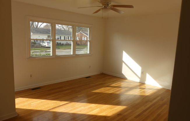 3 beds, 1 bath, $1,400