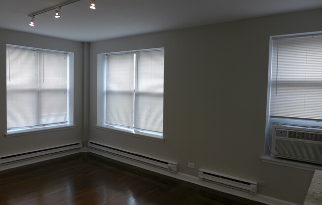 808-12 W Junior Terrace