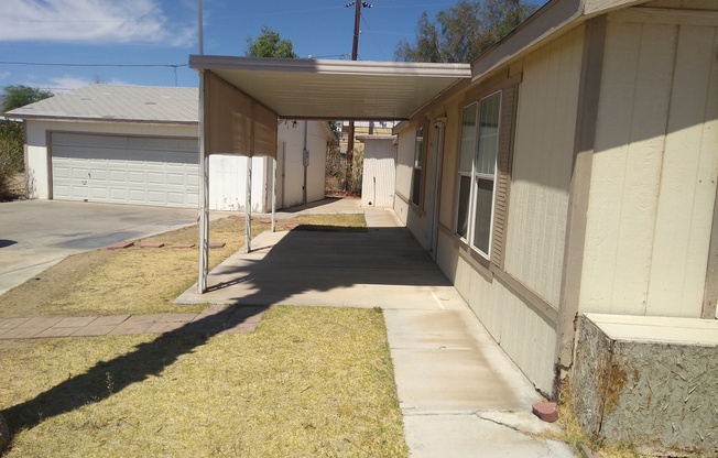 Double Wide on a Double Lot w/detached Garage!!