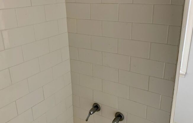 Studio, 1 bath, 650 sqft, $895, Unit Apt 2F