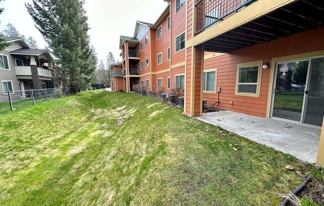 3 beds, 2 baths, $1,795, Unit 104