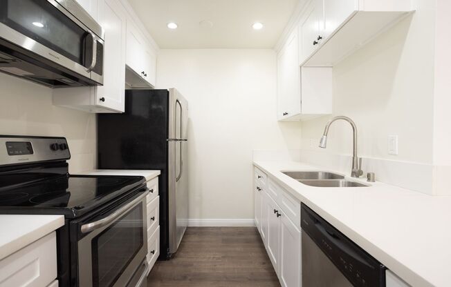 2 beds, 2 baths, 918 sqft, $3,595, Unit 101