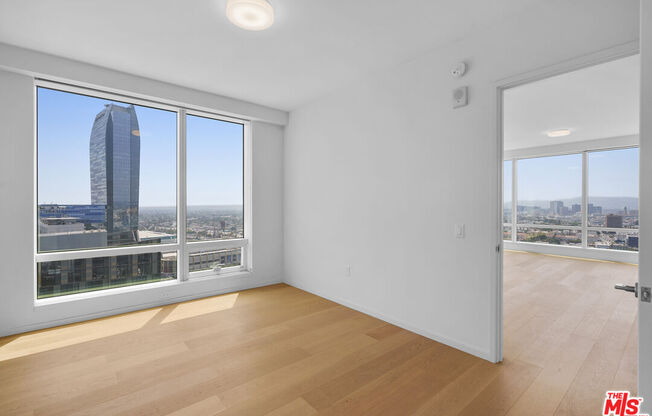 2 beds, 2 baths, 1,305 sqft, $4,800, Unit 2811