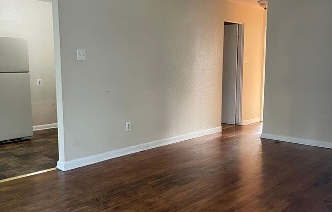 2 beds, 1 bath, $1,095, Unit Unit 1339A