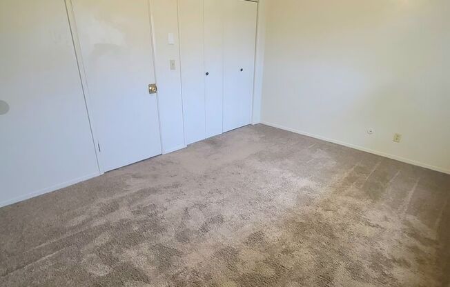 2 beds, 1 bath, $1,345, Unit 913