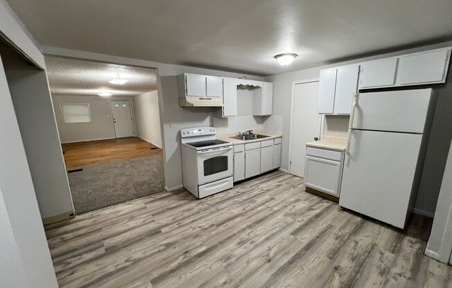 2 beds, 1 bath, $1,195