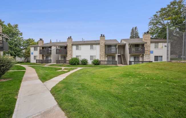 Reflections at Cherry Creek in Aurora, CO trail leading up to the apartment buildings