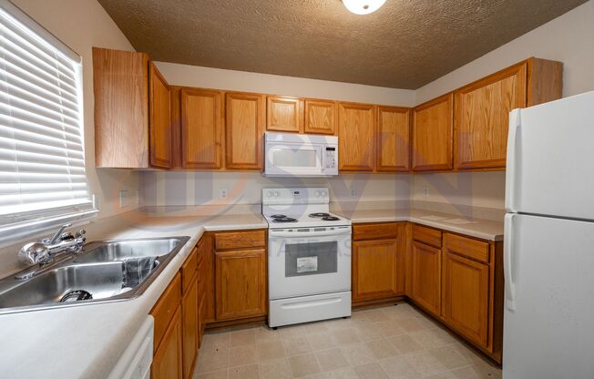 Cozy 2BR, 1.5BA Townhome in Durham Amberlynn Valley Neighborhood