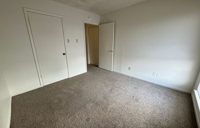 2 beds, 1 bath, 850 sqft, $700, Unit Unit 8