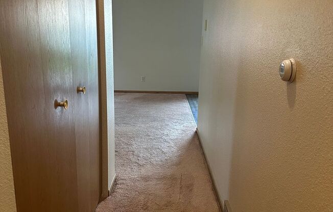 2 beds, 1 bath, $1,025, Unit 1160 - 2