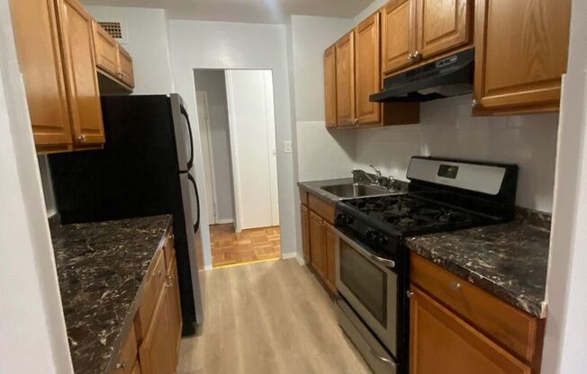 1 bed, 1 bath, $2,400, Unit 3I