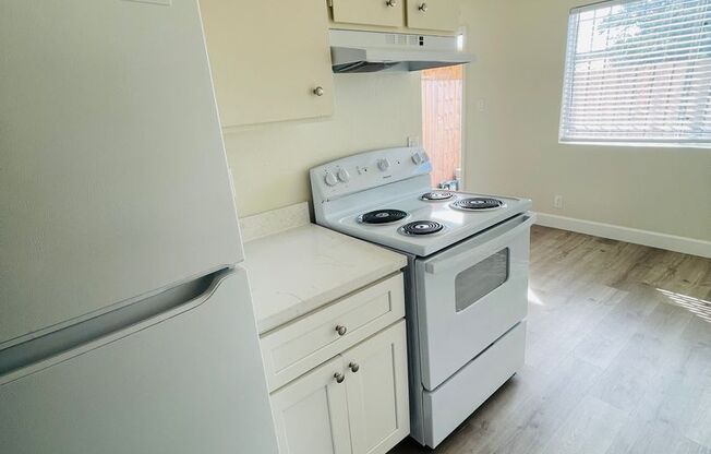 2 beds, 1.5 baths, 930 sqft, $2,400, Unit Unit 4