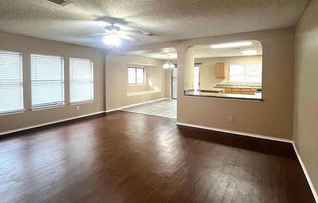 15838 Colton Wl