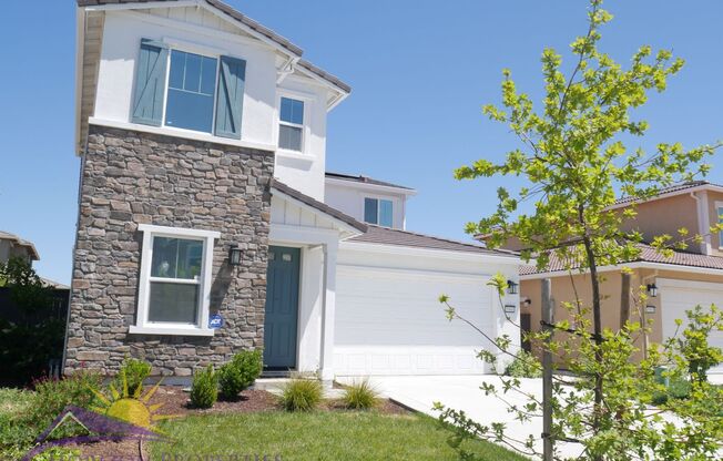 Modern Two-story 4 Bed 3.5 Bath 2,786 sqft North Natomas Home