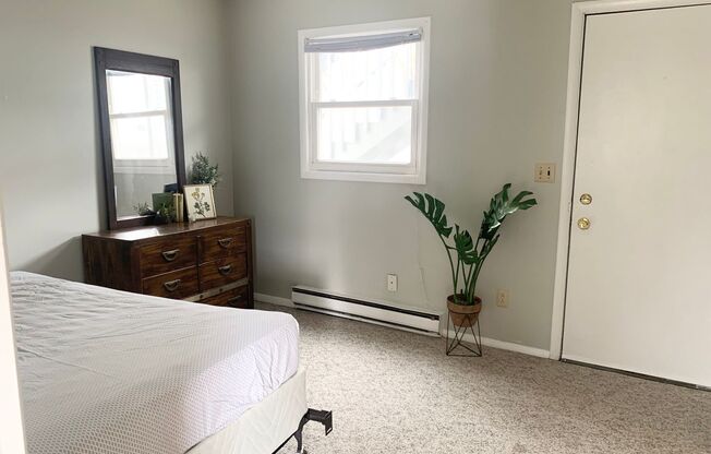 1 bed, 1 bath, $995, Unit 10