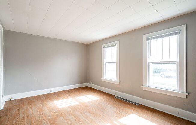 Walk to Lake Michigan from this Kenosha TownHome!