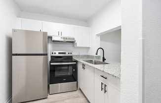 Kitchen 1 (Web Quality) - Vista Shores