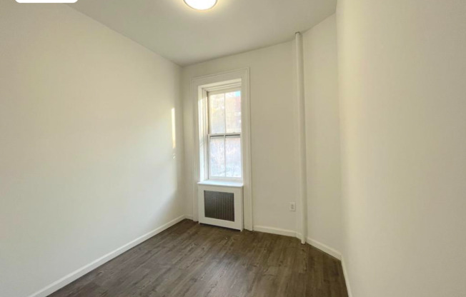 359 W 52 ST