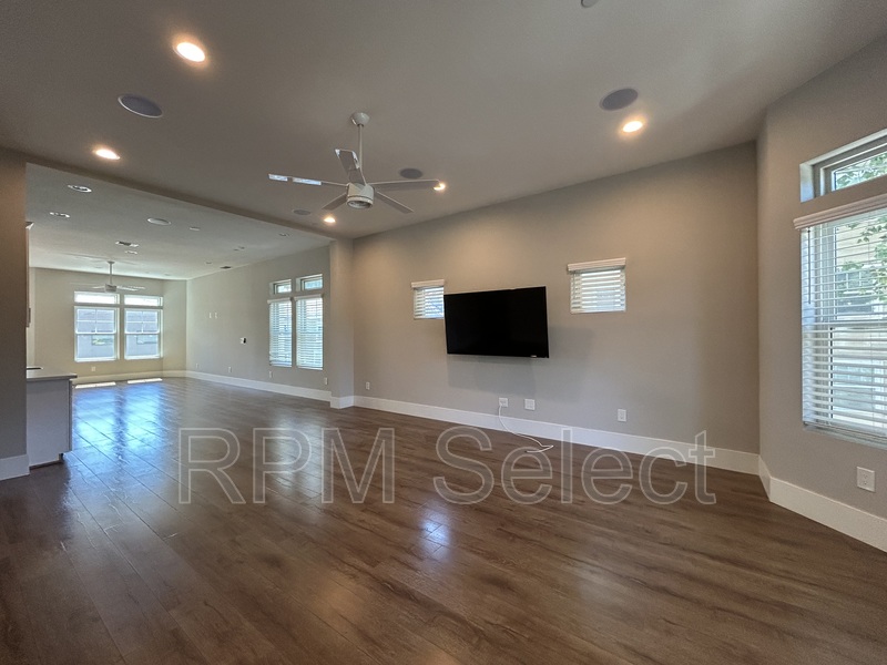 519 8 ST
