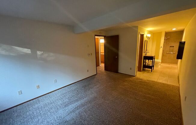 2 beds, 2 baths, $1,600, Unit Unit #103