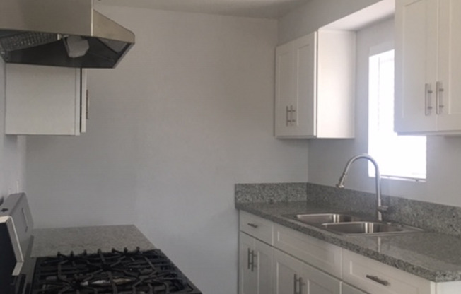 2 beds, 1 bath, 700 sqft, $1,995, Unit 5558 Unit 4