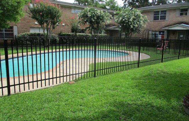 ALL BILLS PAID 1bd/1bath Townhome in Spring Branch