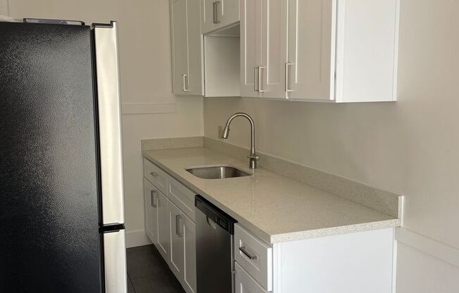 Studio, 1 bath, 370 sqft, $1,737