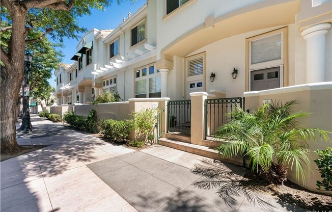 Amazing Downtown Torrance! - 3 bd / 2.5 ba Townhome