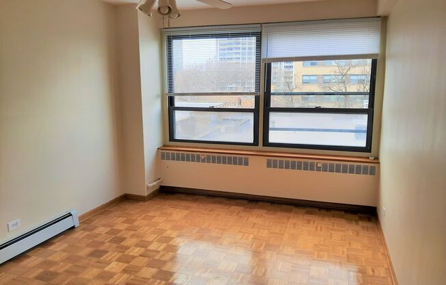1 bed, 1 bath, 700 sqft, $1,700, Unit 418-0612
