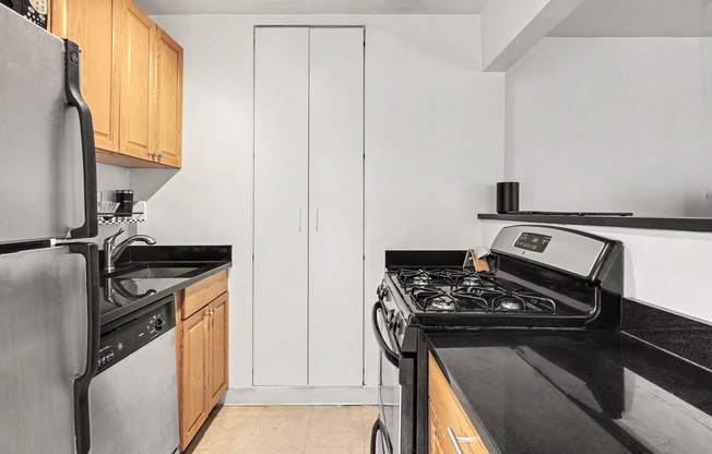 2 beds, 1 bath, 764 sqft, $5,900, Unit 8N