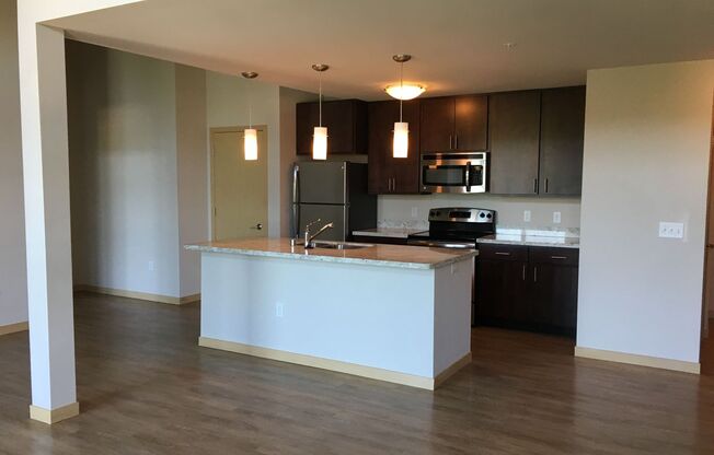 3 beds, 2 baths, 1,156 sqft, $3,170, Unit 902-512