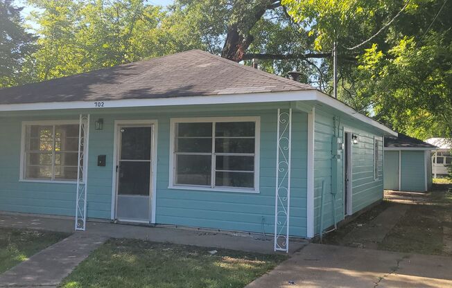 Adorable 3 bedroom/1 bath house with Central Air and Heat!