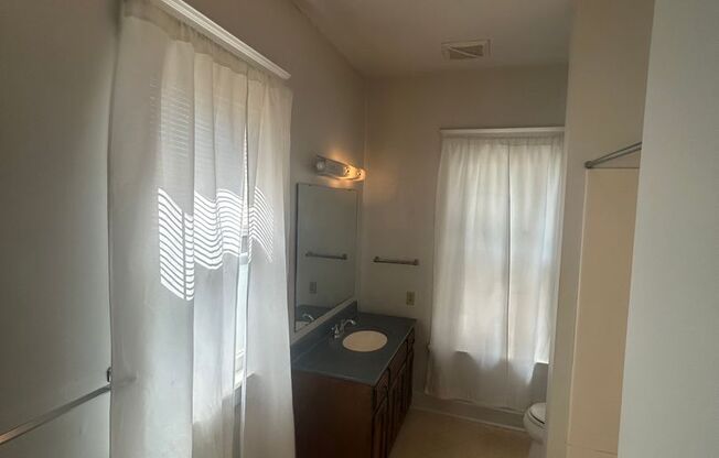 2 beds, 1 bath, $1,020