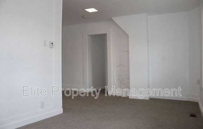 810 E 5 ST