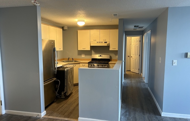 2 beds, 1 bath, 906 sqft, $2,000, Unit 410